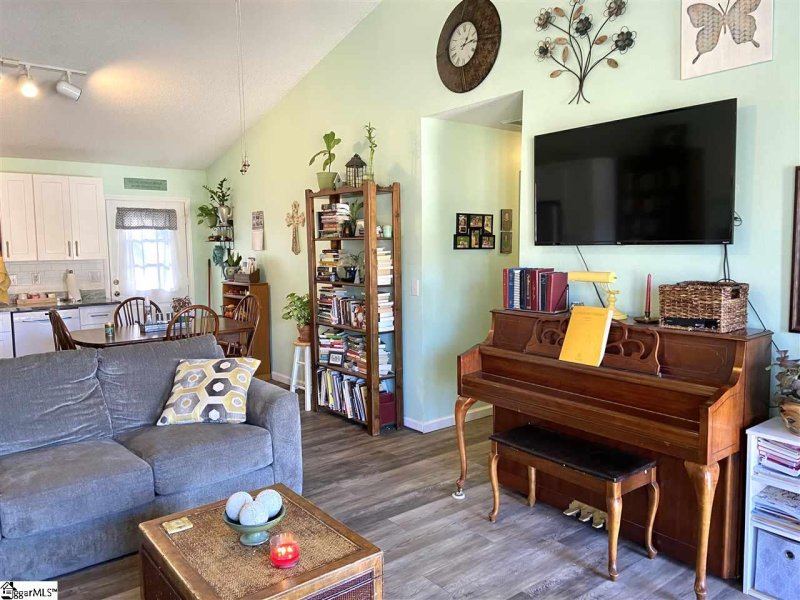 Property image 3 at 512 Crescentwood Court, Taylors, SC 29687