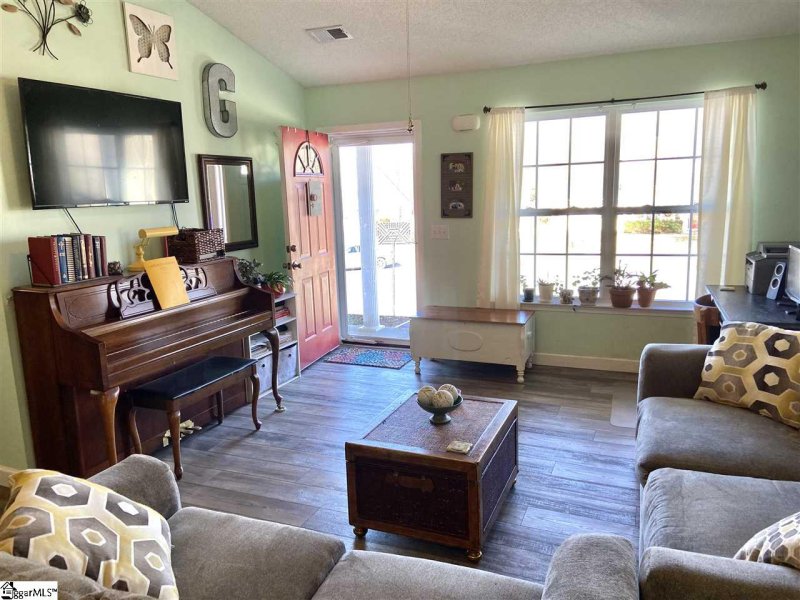 Property image 4 at 512 Crescentwood Court, Taylors, SC 29687