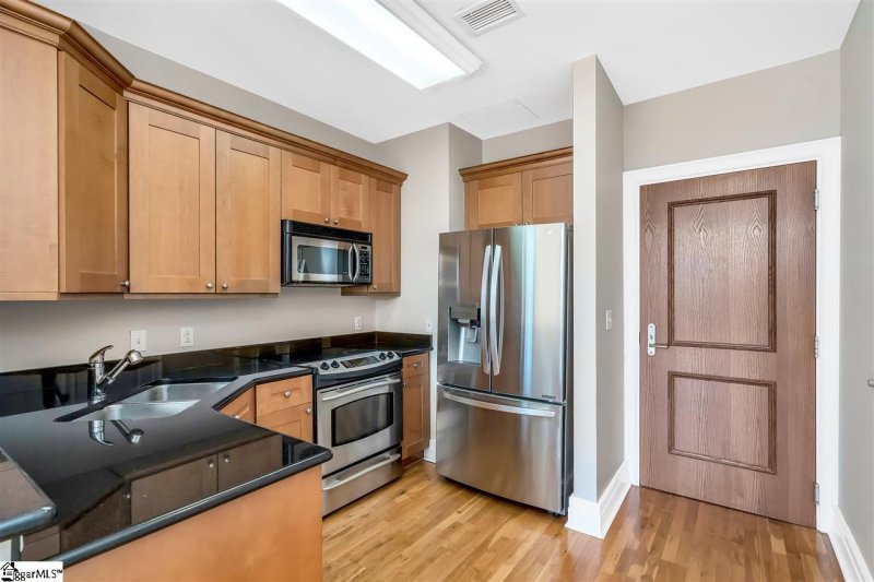 Property image 4 at 111 E McBee Avenue, Greenville, SC 29607