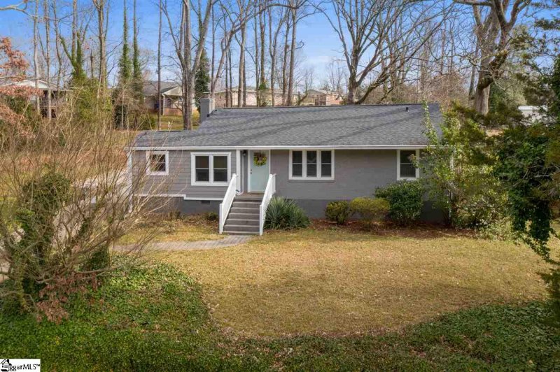 Property image 2 at 10 Meadow Crest Circle, Greenville, SC 29609