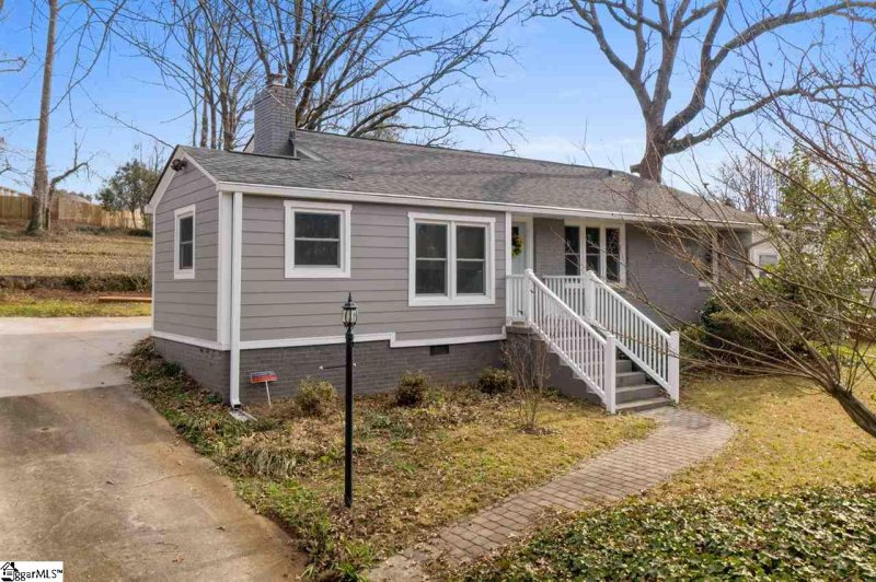 Property image 3 at 10 Meadow Crest Circle, Greenville, SC 29609