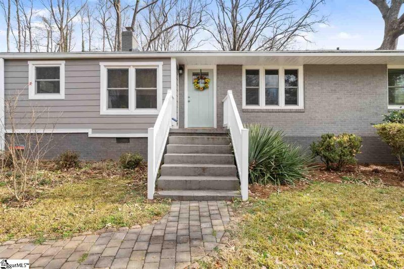 Property image 4 at 10 Meadow Crest Circle, Greenville, SC 29609