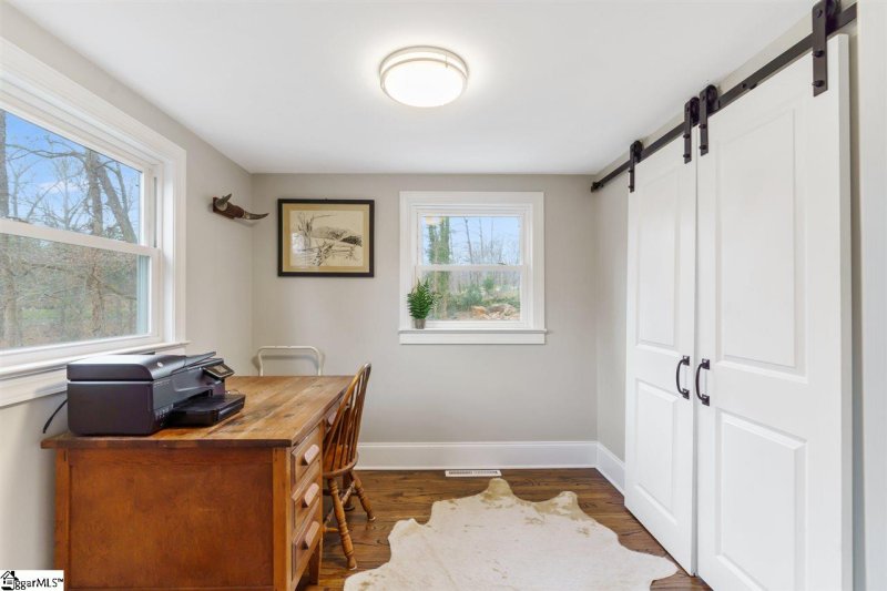 Property image 5 at 10 Meadow Crest Circle, Greenville, SC 29609