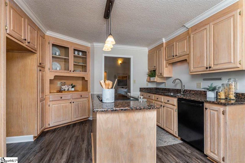 Property image 4 at 103 E Hypericum Lane, Greenville, SC 29615