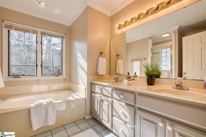 Property image 5 at 3 Rocky Ford Court, Greenville, SC 29615