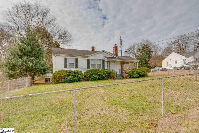 Property image 3 at 4 Irene Circle, Greenville, SC 29617