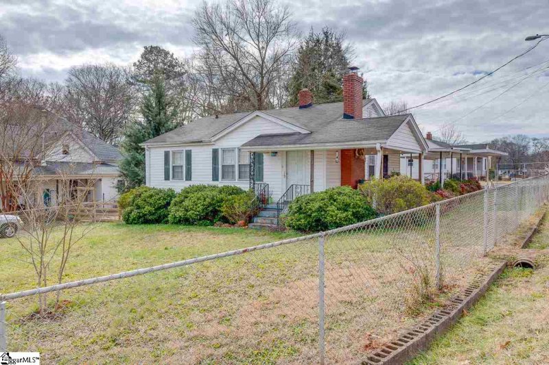 Property image 4 at 4 Irene Circle, Greenville, SC 29617