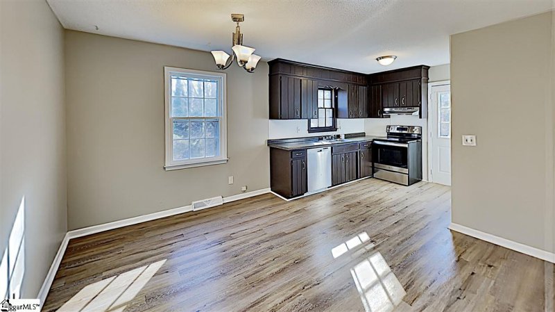 Property image 3 at 39 Pine Ridge Drive, Greenville, SC 29605