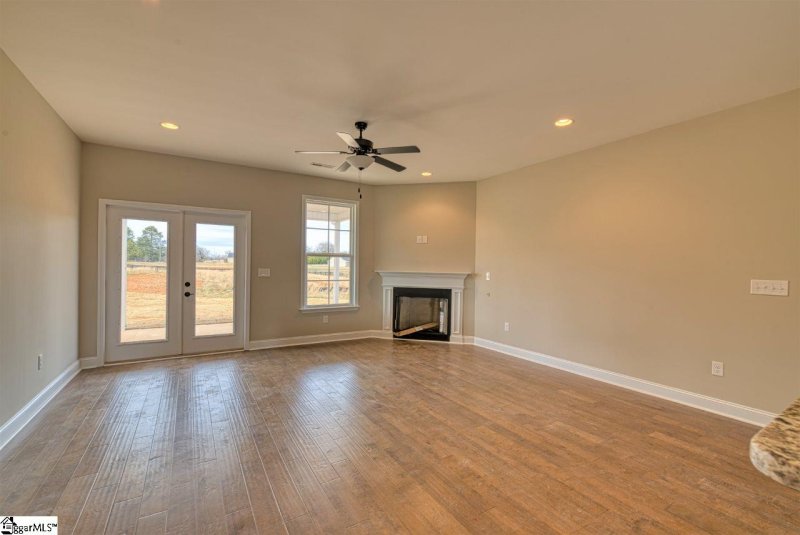 Property image 4 at 103 Carolina Drive, Piedmont, SC 29673