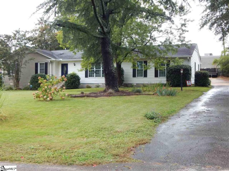 Property image 2 at 8 Ivy Trail, Greenville, SC 29615