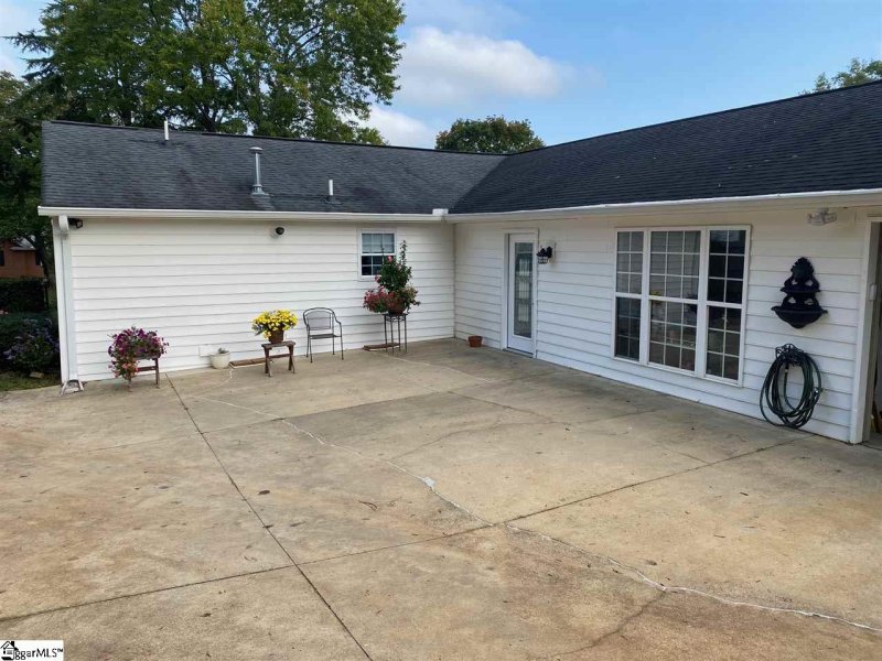 Property image 4 at 8 Ivy Trail, Greenville, SC 29615