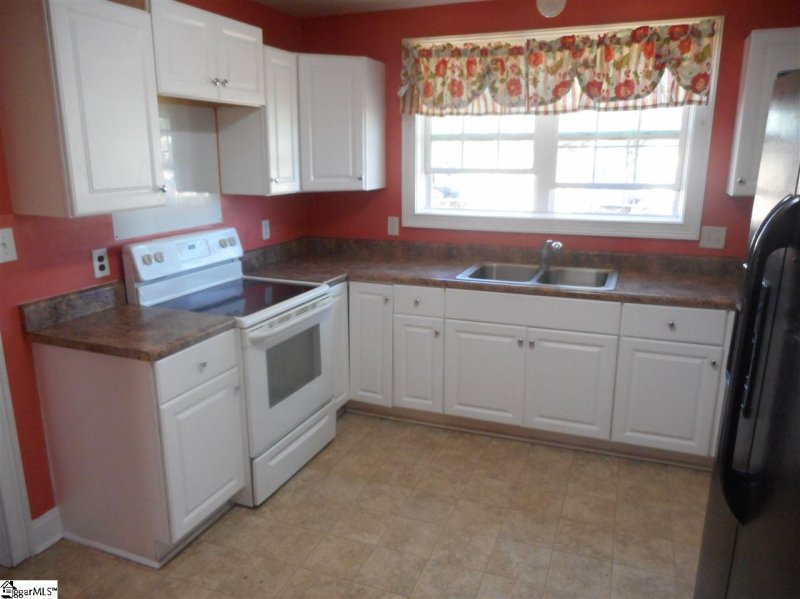 Property image 3 at 3 21st Street, Greer, SC 29651