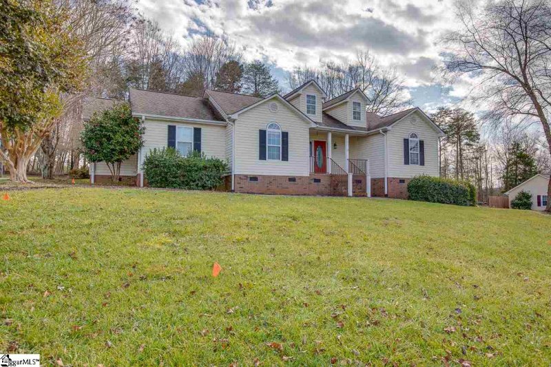 Property image 2 at 11 Otter Lane, Taylors, SC 29687