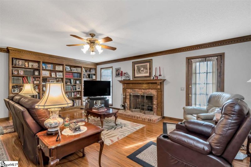 Property image 4 at 626 Oak Pointe Circle, Greenville, SC 29615