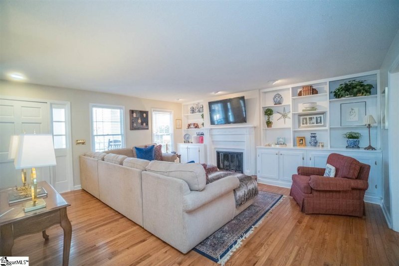 Property image 5 at 14 Meredith Lane, Greenville, SC 29607