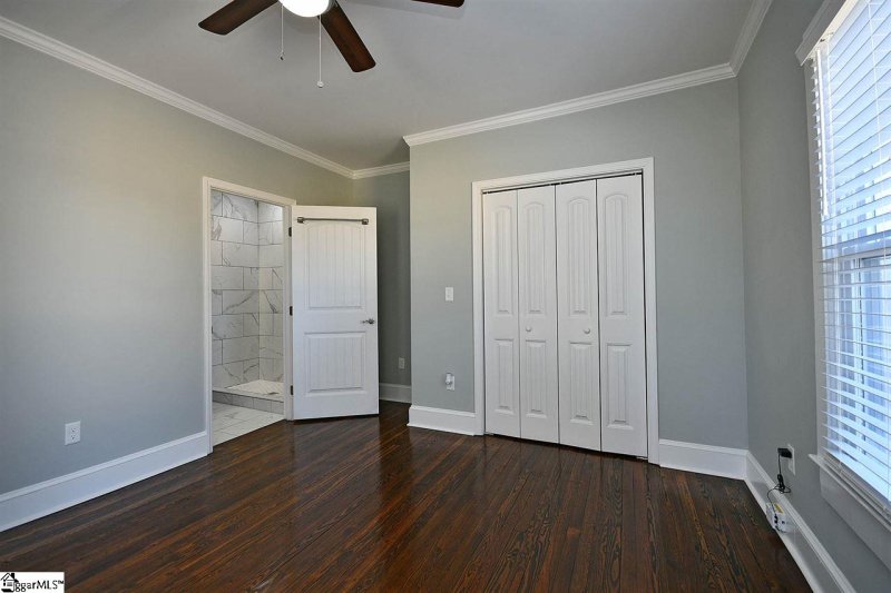 Property image 3 at 9 6th Street, Greer, SC 29651