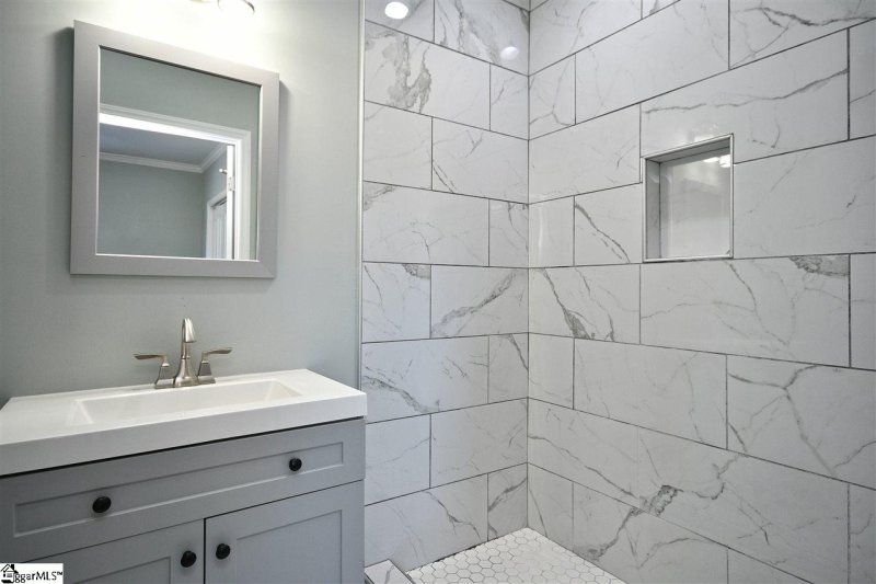 Property image 4 at 9 6th Street, Greer, SC 29651