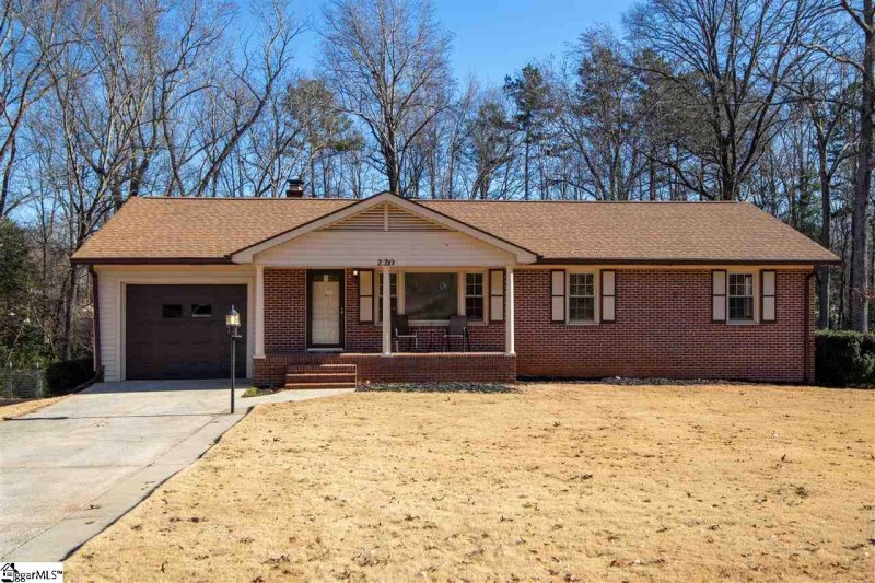 Property image 2 at 220 Barry Drive, Greer, SC 29650