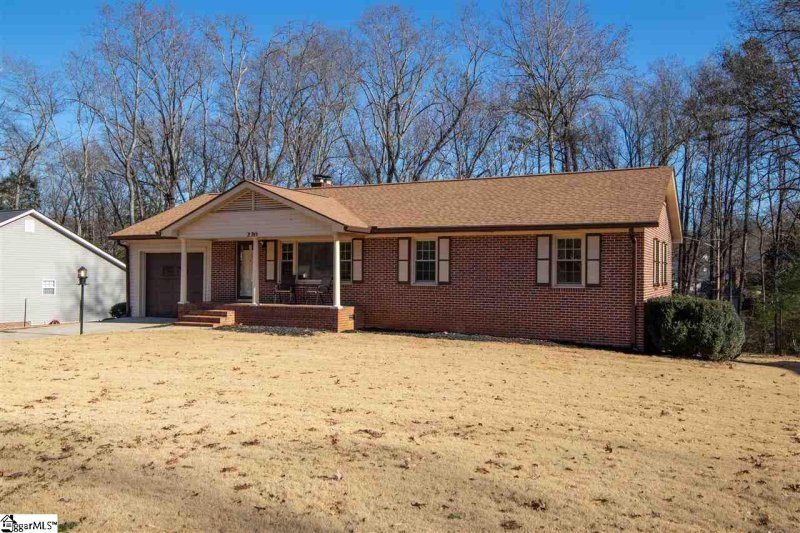 Property image 4 at 220 Barry Drive, Greer, SC 29650