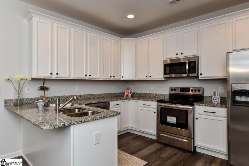 Property image 5 at 4 Magnolia Green Drive, Greer, SC 29650