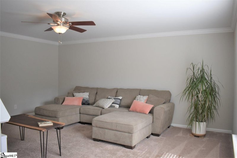 Property image 4 at 12 Somerville Court, Greenville, SC 29605-6438