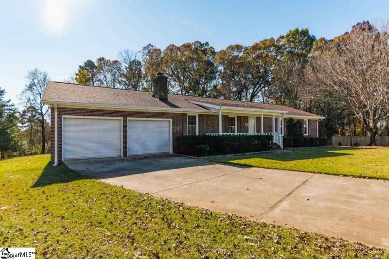 Property image 2 at 1009 Colleton Court, Easley, SC 29642-9336