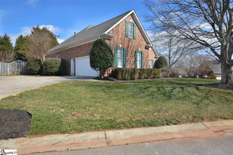 Property image 4 at 402 Park Ridge Circle, Greer, SC 29651