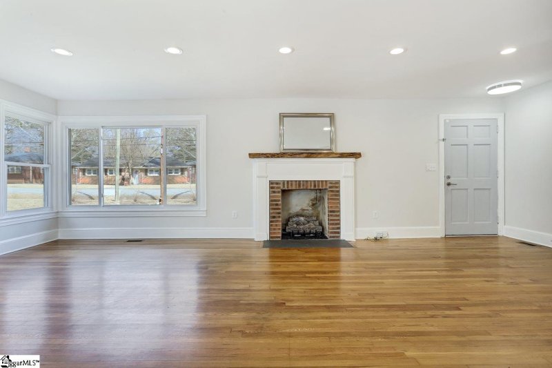 Property image 3 at 28 Cardinal Drive, Taylors, SC 29687