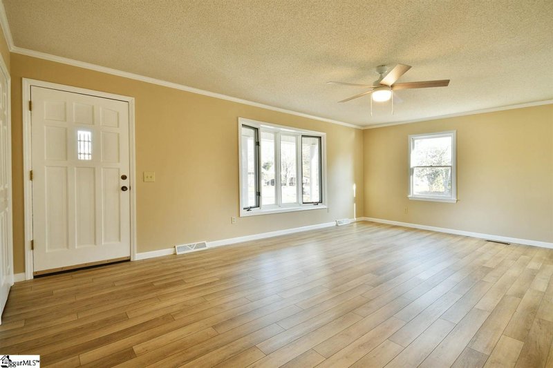 Property image 4 at 306 Oakfield Avenue, Easley, SC 29640