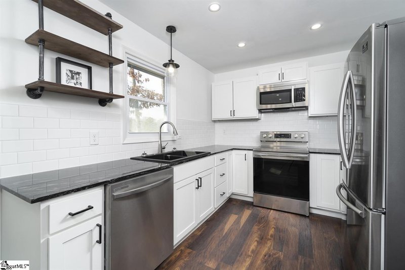 Property image 2 at 19 Brookforest Drive, Greenville, SC 29605