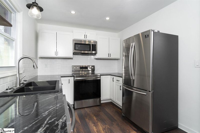 Property image 3 at 19 Brookforest Drive, Greenville, SC 29605