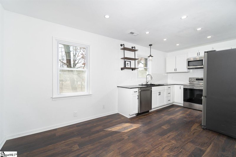 Property image 4 at 19 Brookforest Drive, Greenville, SC 29605