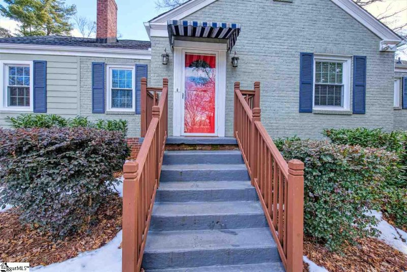 Property image 2 at 208 Ridgecrest Drive, Greenville, SC 29601