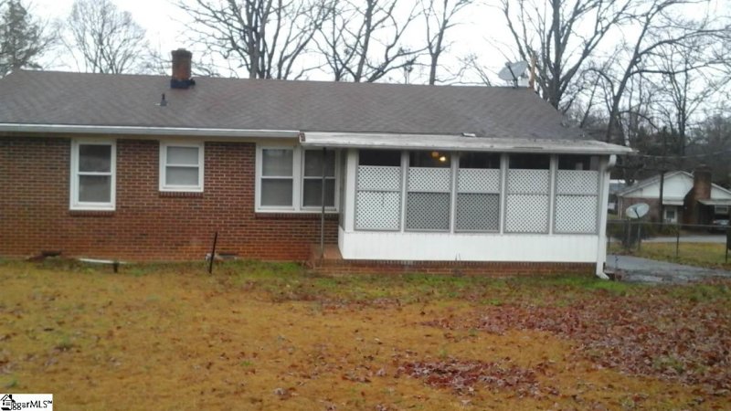 Property image 2 at 18 W Gantt Circle, Piedmont, SC 29673