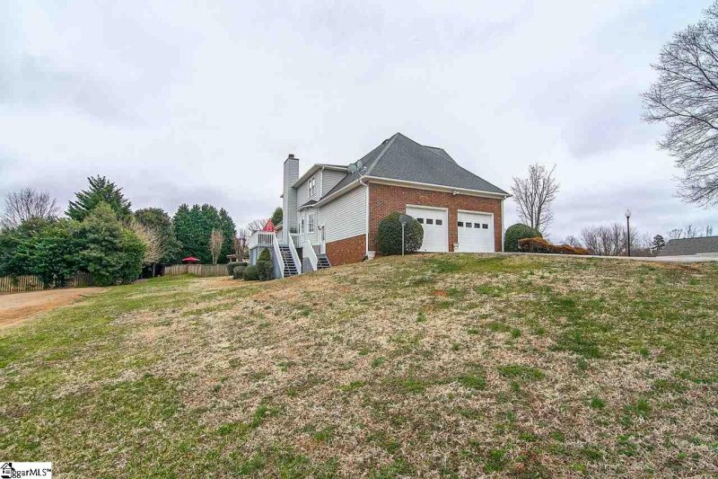 Property image 3 at 104 Campden Court, Easley, SC 29642