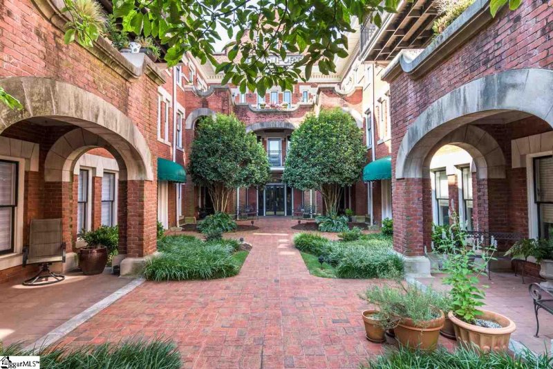 400 E Washington Street