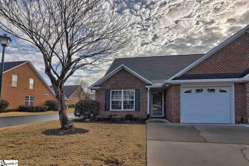 Property image 2 at 406 Hunting Creek Drive, Simpsonville, SC 29681