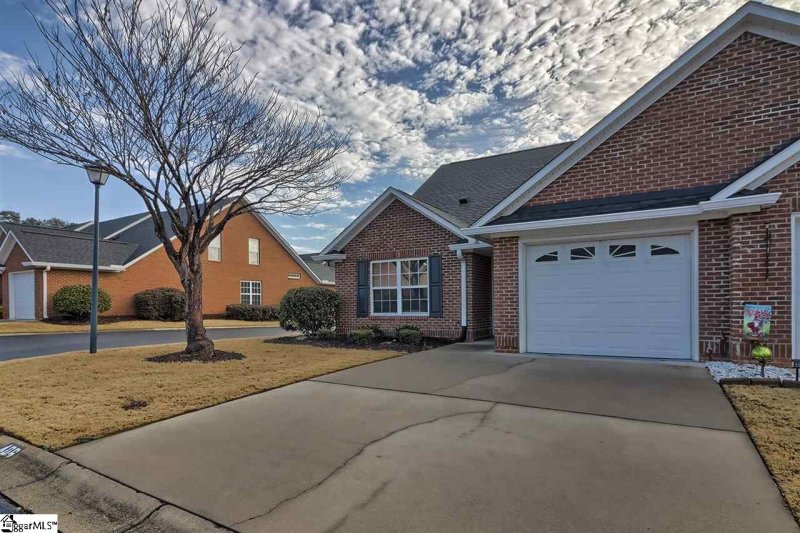 Property image 3 at 406 Hunting Creek Drive, Simpsonville, SC 29681