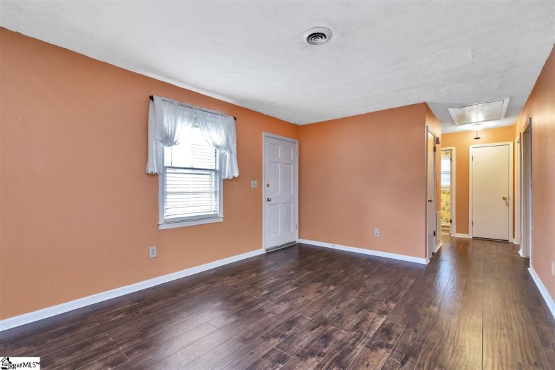 Property image 3 at 5 Milford Lane, Greenville, SC 29605