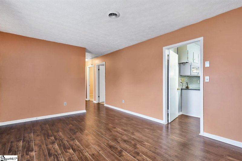 Property image 4 at 5 Milford Lane, Greenville, SC 29605