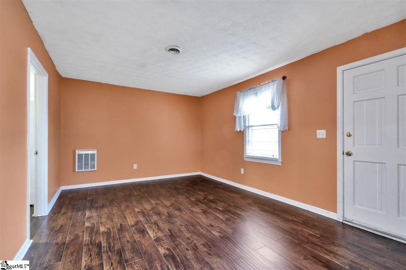 Property image 5 at 5 Milford Lane, Greenville, SC 29605