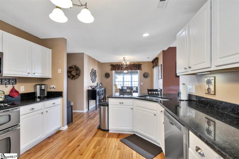 Property image 3 at 379 W Autumn Ridge Drive, Moore, SC 29369