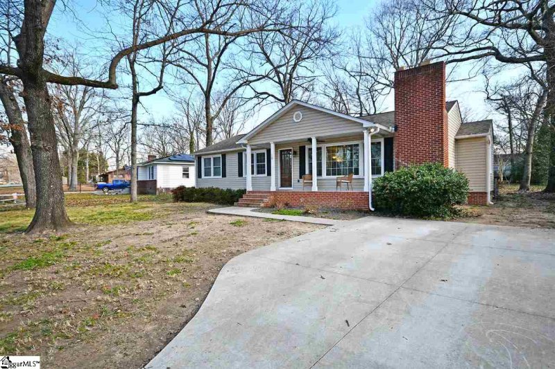 Property image 2 at 10 Brewster Drive, Taylors, SC 29687