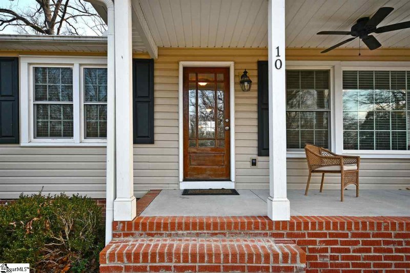 Property image 4 at 10 Brewster Drive, Taylors, SC 29687