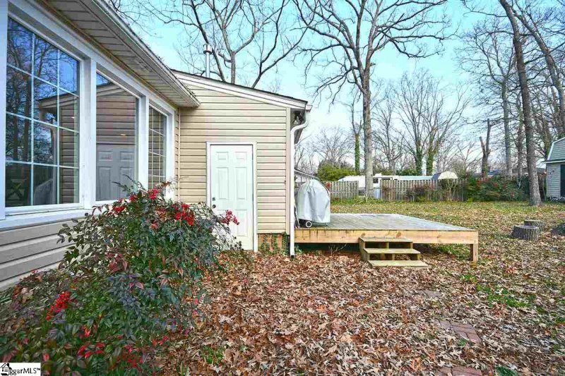 Property image 5 at 10 Brewster Drive, Taylors, SC 29687