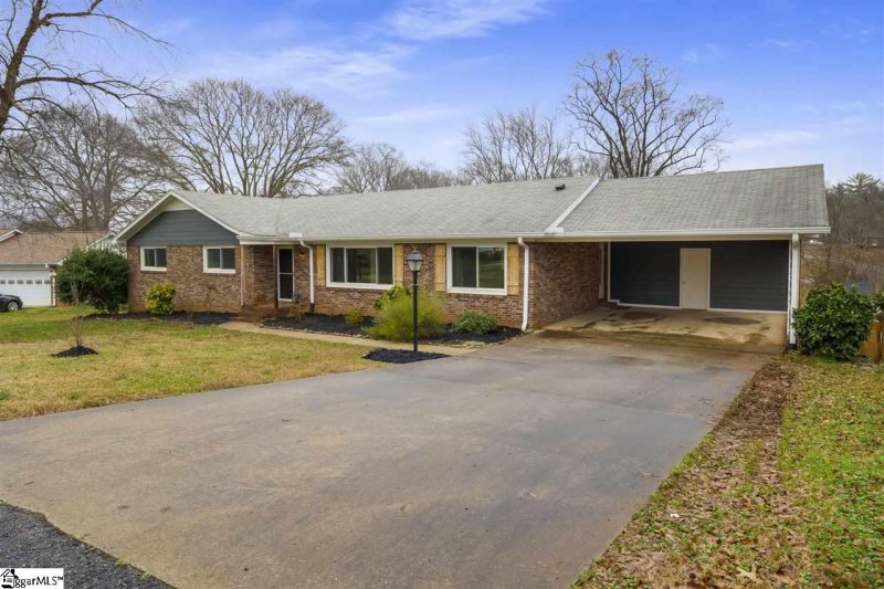 Property image 2 at 10 Leacroft Drive, Greenville, SC 29615
