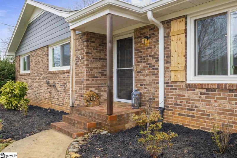 Property image 3 at 10 Leacroft Drive, Greenville, SC 29615
