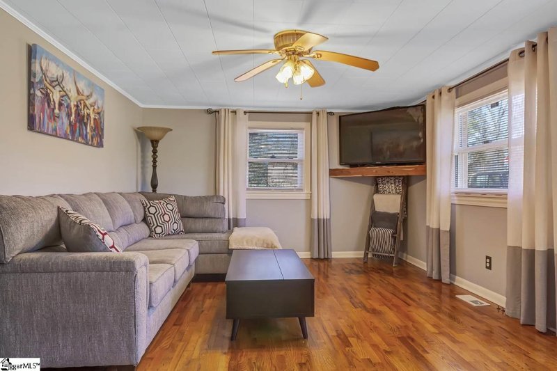 Property image 3 at 110 Lynn Street, Greer, SC 29651