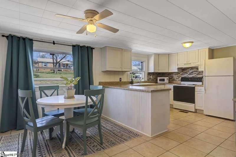 Property image 4 at 110 Lynn Street, Greer, SC 29651