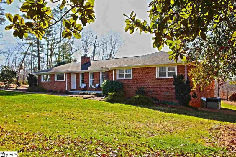 Property image 2 at 2814 N Bayshore Drive, Seneca, SC 29672